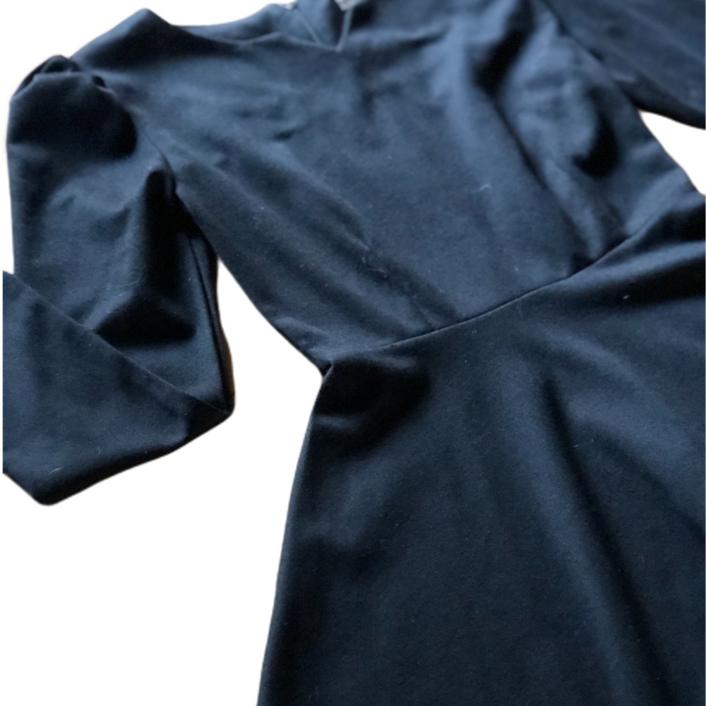 Chic black top! - Picture 5 of 6